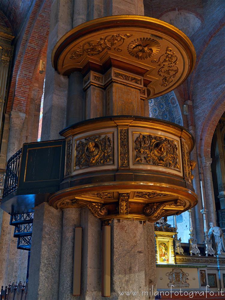 Milano - Uno dei due pulpiti nella Basilica di San Simpliciano